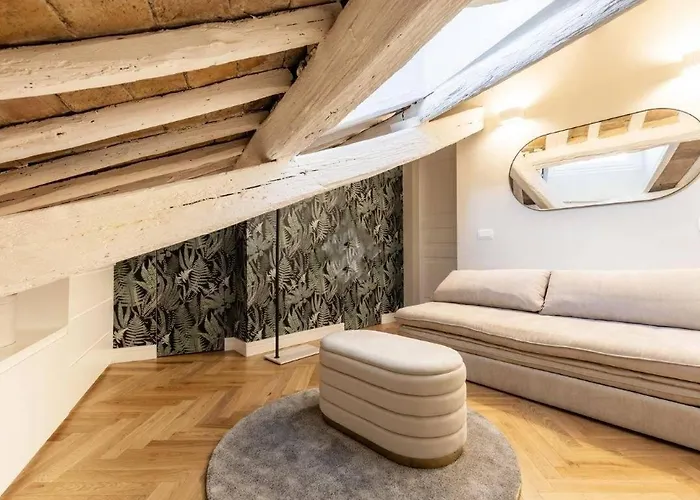 Trevi Velvet House Apartment Rom